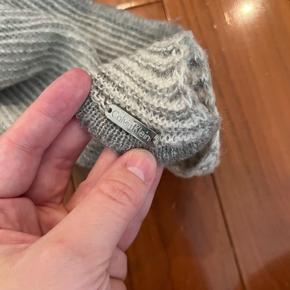 Cozy Calvin Klein scarf - Picture 2 of 4